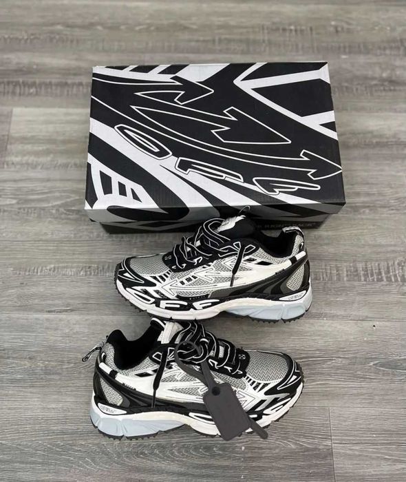 Off-White "Be Right Back&White