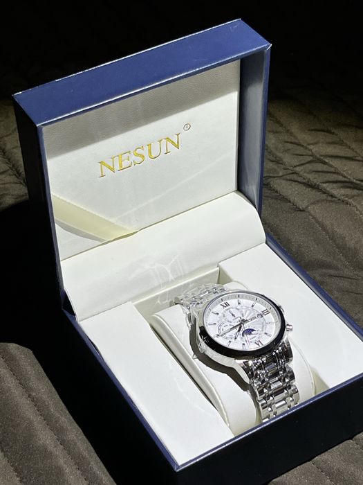 Ceas automatic resiztent la apă