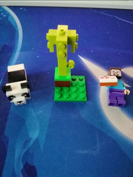 Lego Minecraft Set 21271 + Cadou