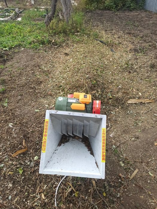 Измельчитель веток, травы