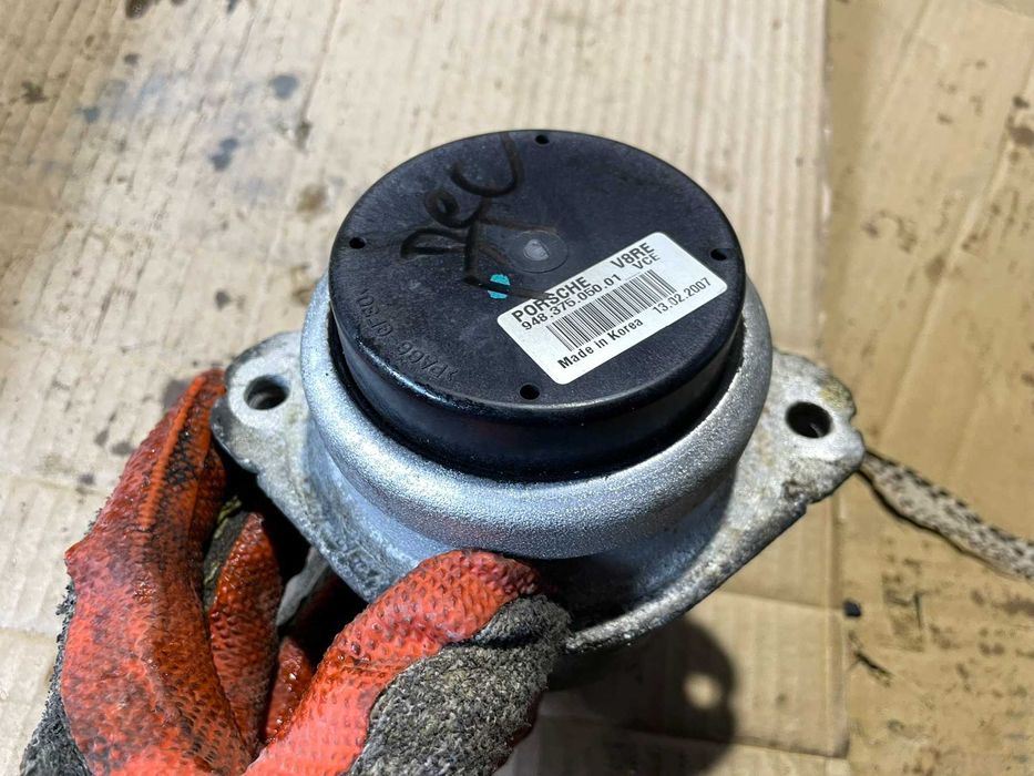 Тампон Двигател Десен Porsche Cayenne 957 4,8 V8