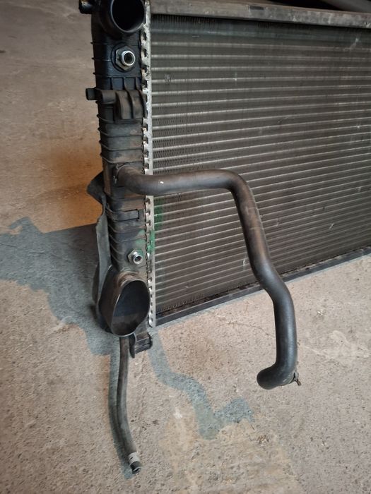 Радиатор охлаждения основной мерседес  220