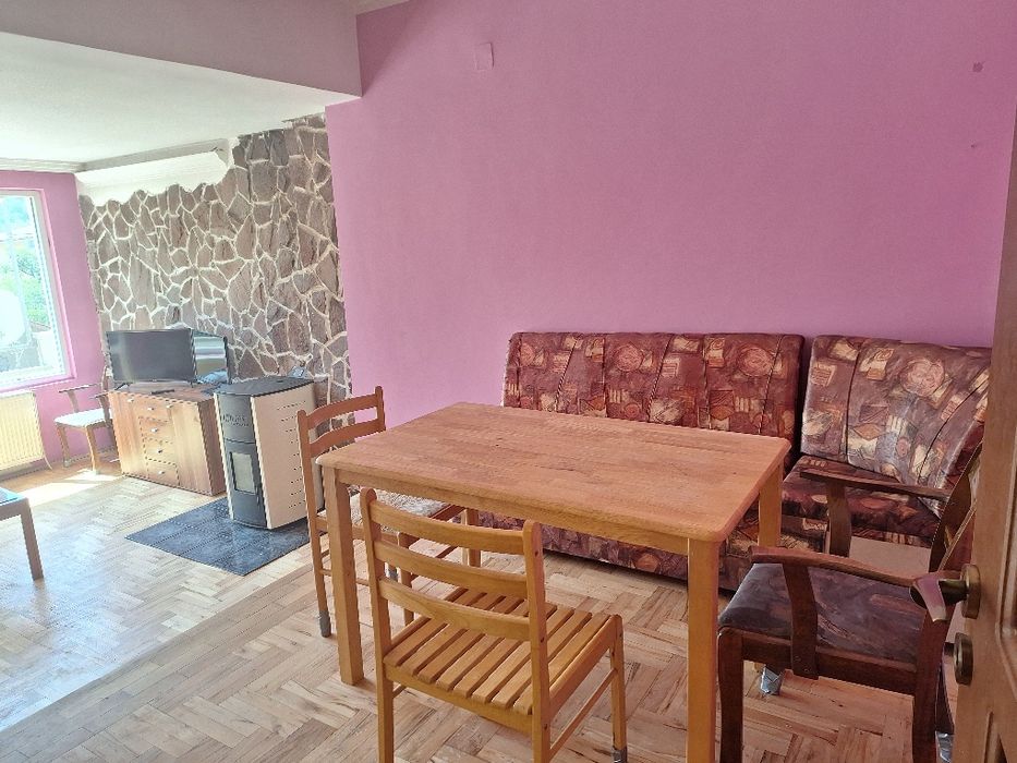 Дава се под наем Тристаен апартамент в София, Княжево - 120 кв.м за 747.66 € - Снимка #1