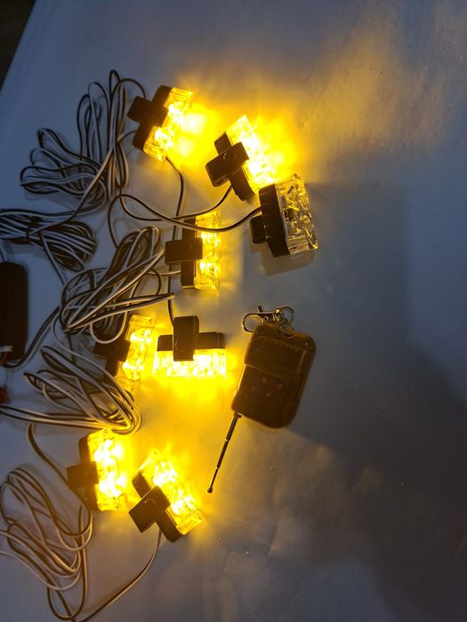 Kit 8 lumini stroboscopice ultra puternice cu telecomandă