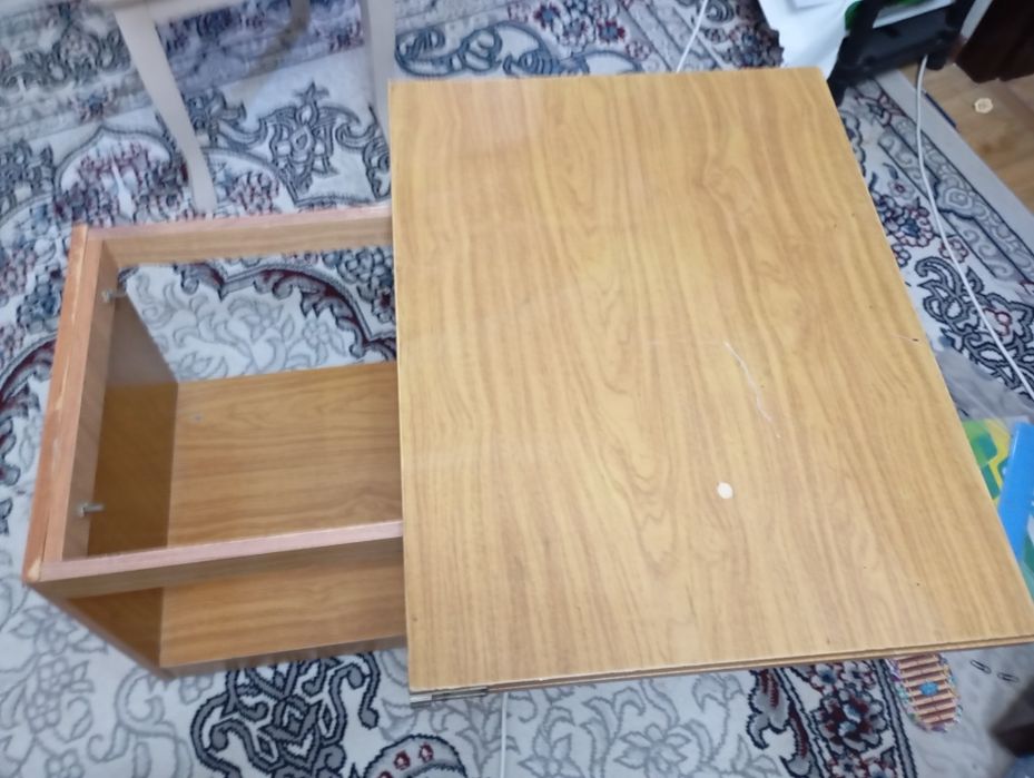 Продам журнальный столик раскладной в хорошем состоянии