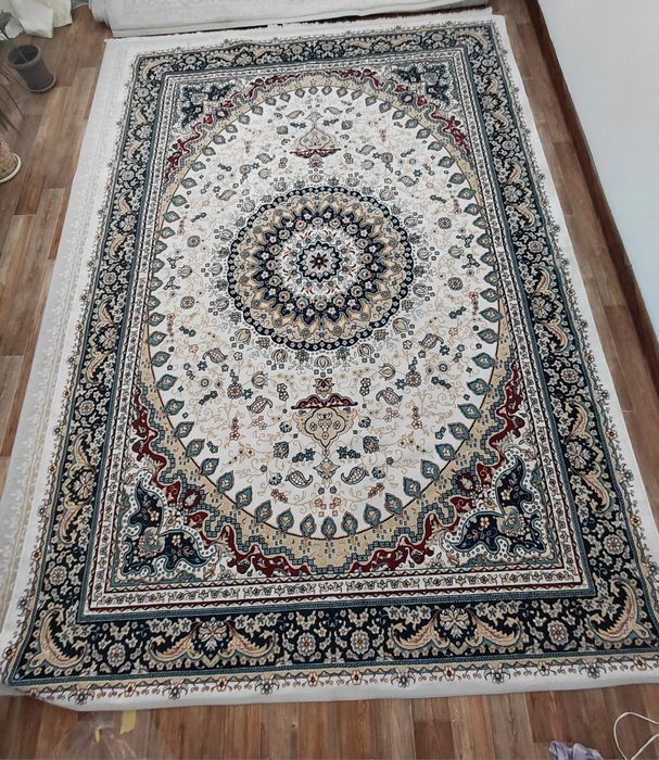 Продам б/у ковры