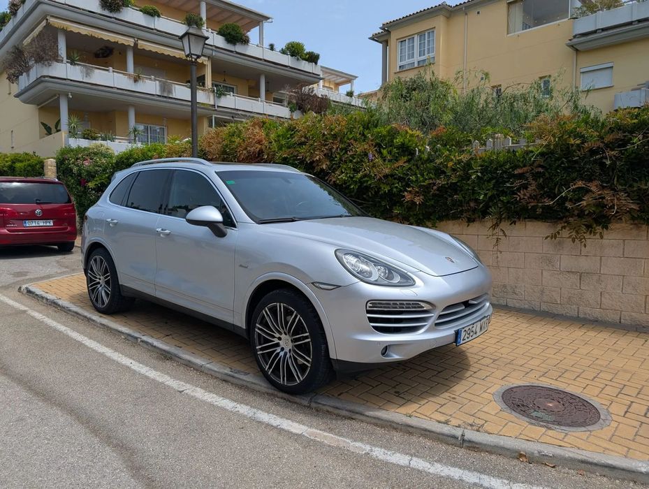 Porsche Cayenne Stare excelenta km putini fara probleme.