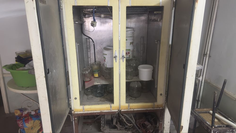 Холодильник большой