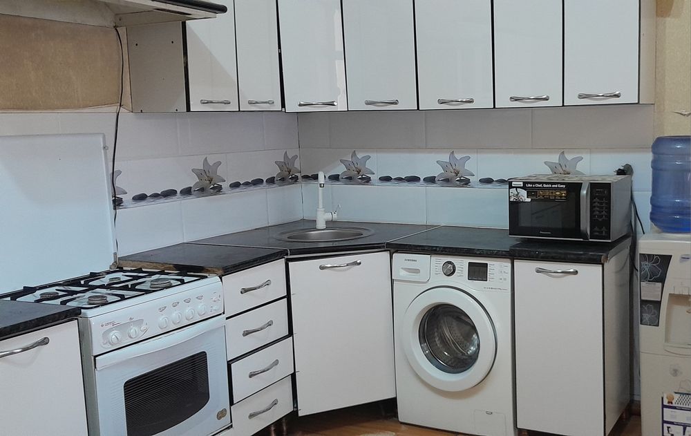 Oshxona mebeli sotiladi. Holati yaxshi.