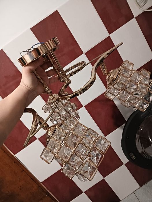 Продам люстру...