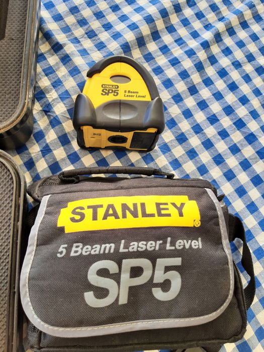 Vând nivel laser stanley
