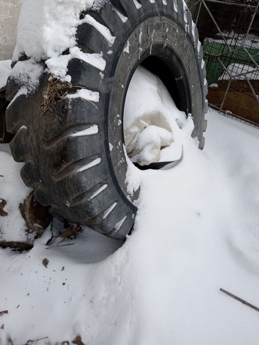 Продам шины б/у недорого
