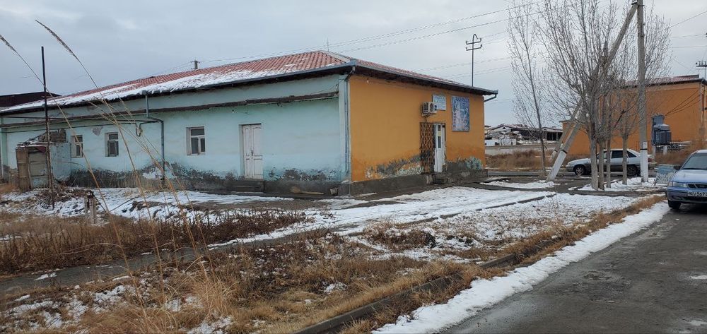 Yer va bino sotiladi. Turar va noturar Qirkyop kishloki yo'l ustidan