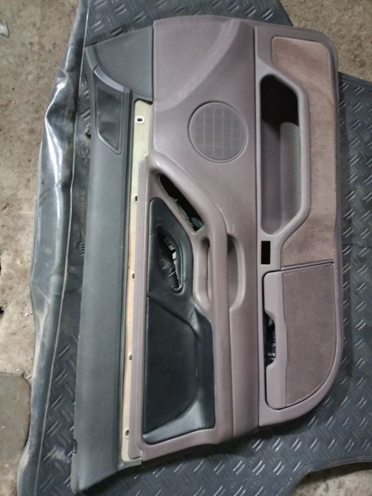 Продам дверные карты BMW e38