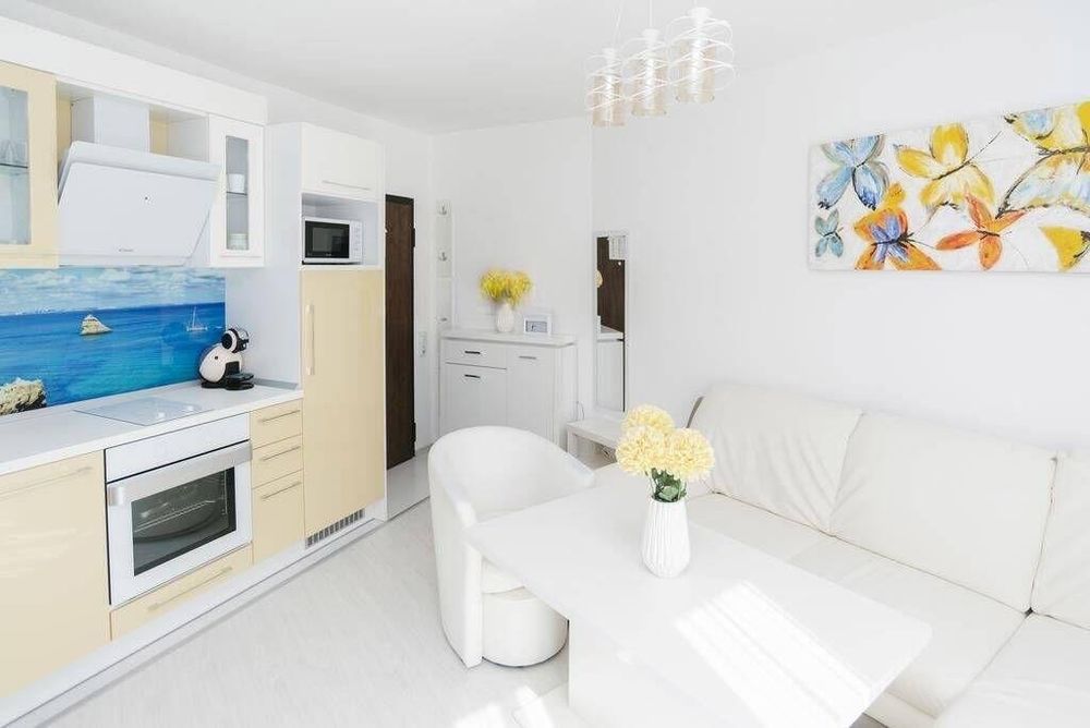 Дава се под наем Двустаен апартамент в Бургас, Център - 60 кв.м за 663 € - Снимка #2