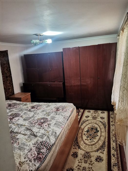 Продаётся дом (расположен вдоль главной дороги)