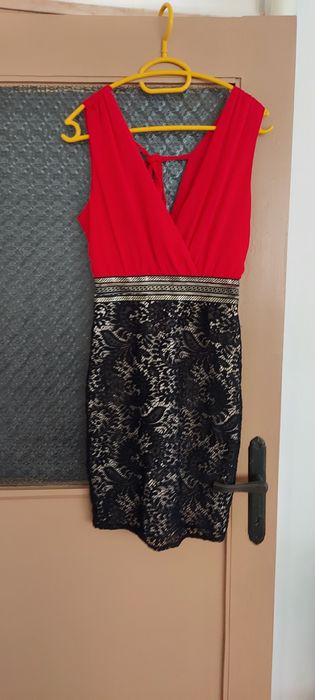 Къса рокля в черно и червено