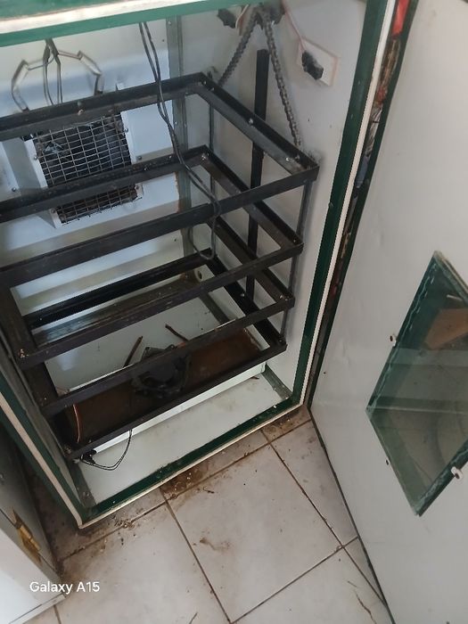 Inkubator 352ta lik 200$