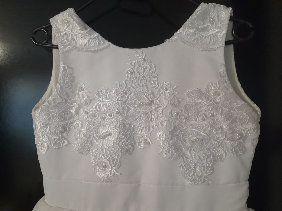 Бяла шаферска рокля