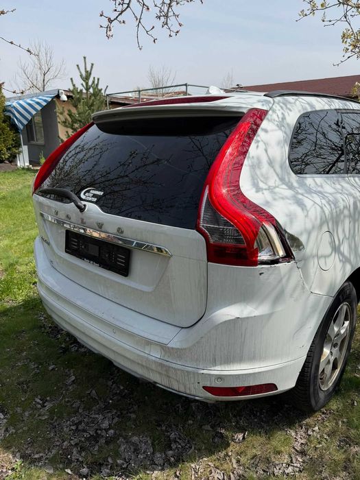 XC60 2016 шаси, автоматични скорости, цилинрова глава-оборудвана-d5244t21, кожен салон и т.н