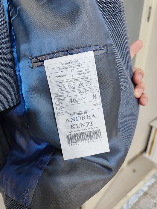 Продам новый костюм