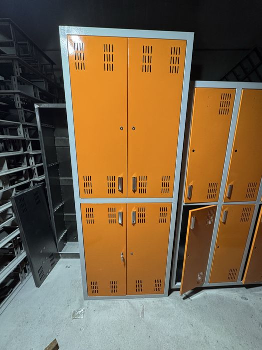 Шкаф раздевалка.