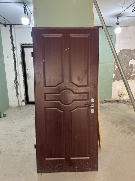 Продам входную дверь METAKO