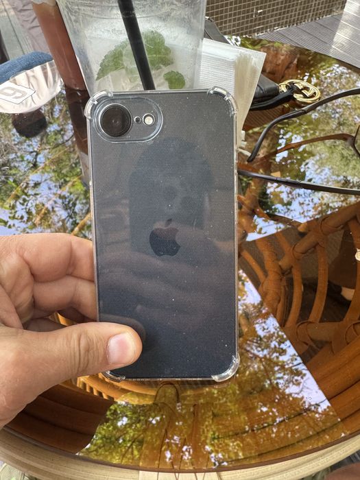 Iphone 16 e на гарантии 76 циклов