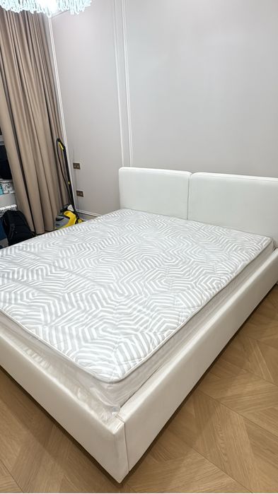 Продам кровать с матрасом