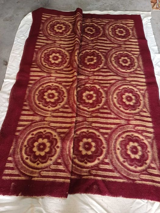 ВИШНЕВО ОДЕЯЛО - 100% вълна