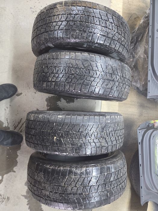 Продам резину 215/55/17