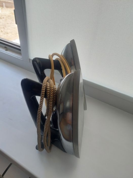 Продаётся утюг  советский