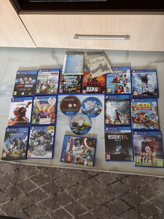 Vand ps 4 slim cu jocuri console si cont facut cu jocuri instalate