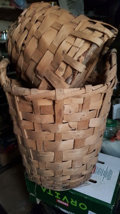 Плетен кош с капак, панер и др. битови предмети