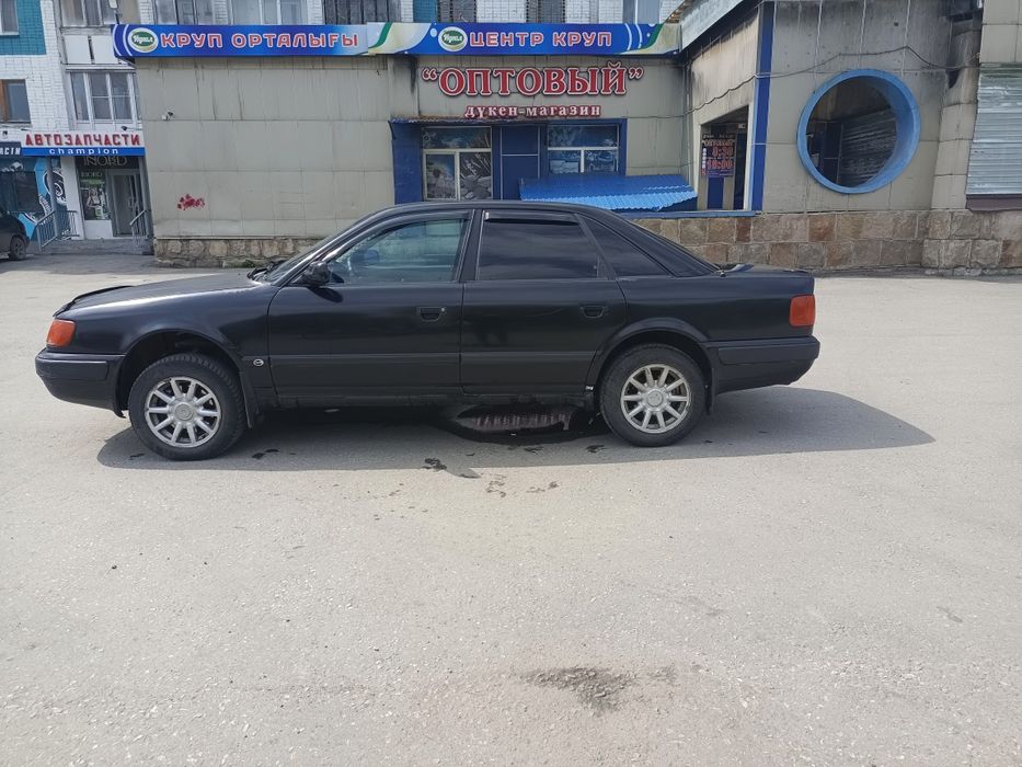 Машина  audi 100 c4 2.6