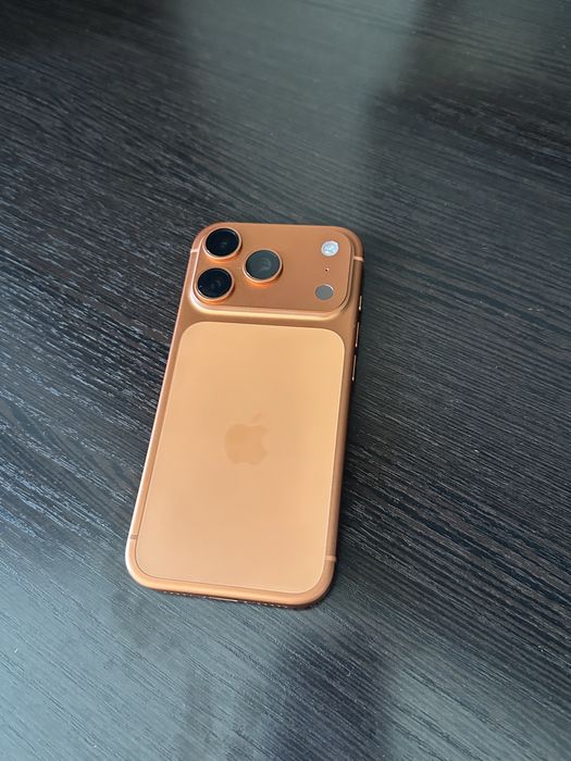 Продаю Iphone 17 pro , 256 гб