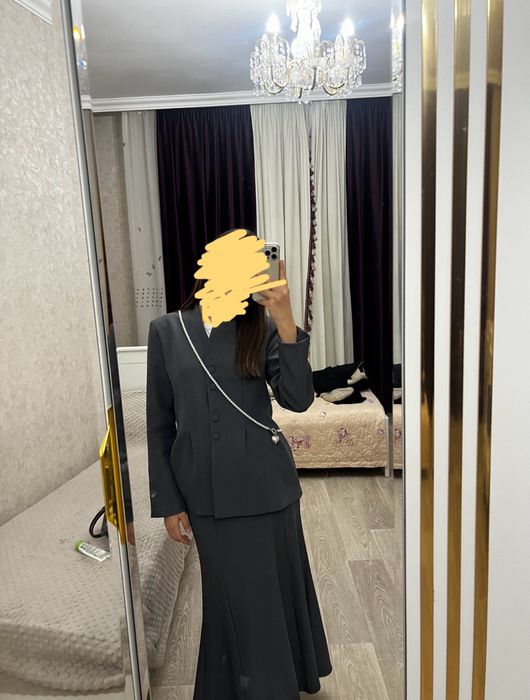 красивый двойка в сером цвете