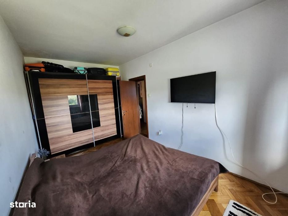 De vanzare Apartament 4 camere, zona Caroline.