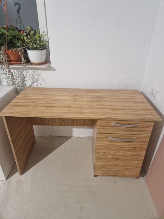 Birou cu sertar și un dulapior