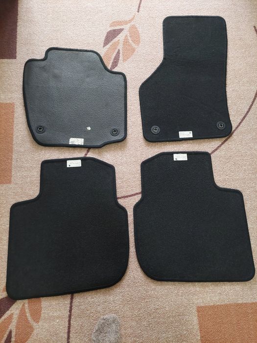 Облекла , стелки и ограничител мрежа за товарен отсег Skoda