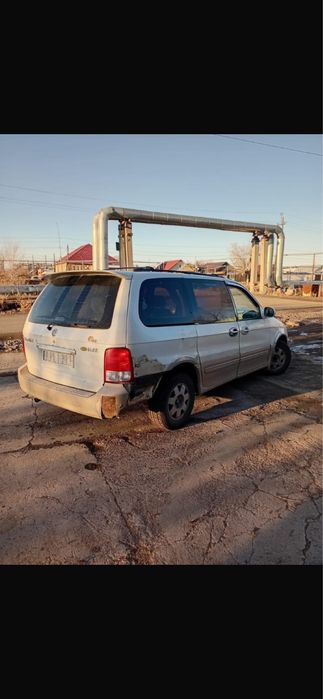 Продам машину Киа корневал