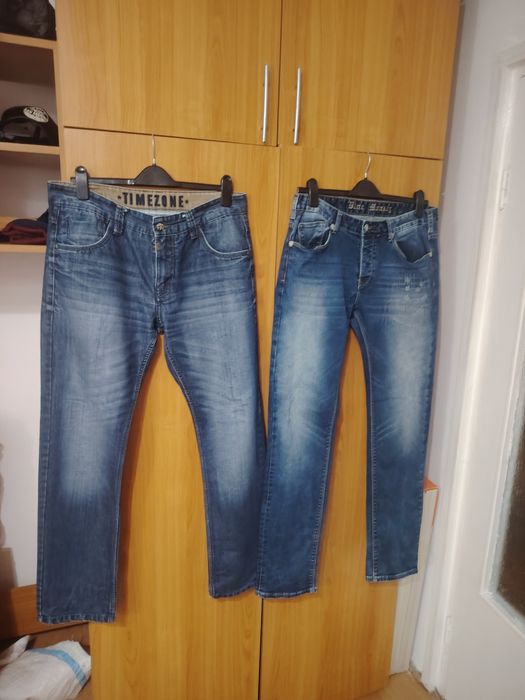 Vînd blugi  dama + bărbați mărimi M -L -XL preț 60 - 80 lei!