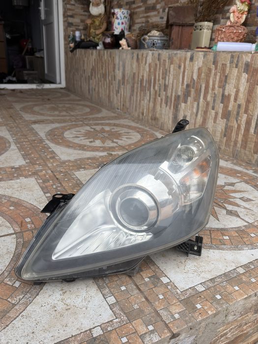 Far adaptiv cu halogen de pe partea stanga  de opel zamfira + modul