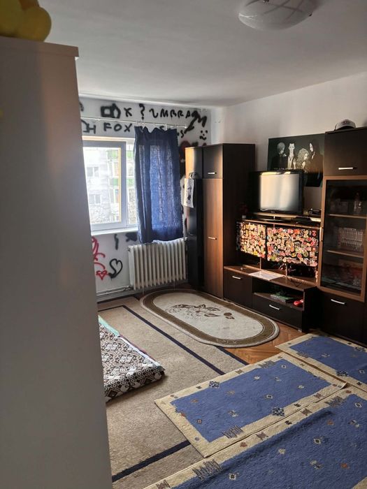 Apartament 4 camere, str. Bucuresti!