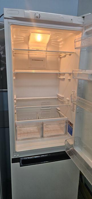 Продам холодильник Indesit no frost