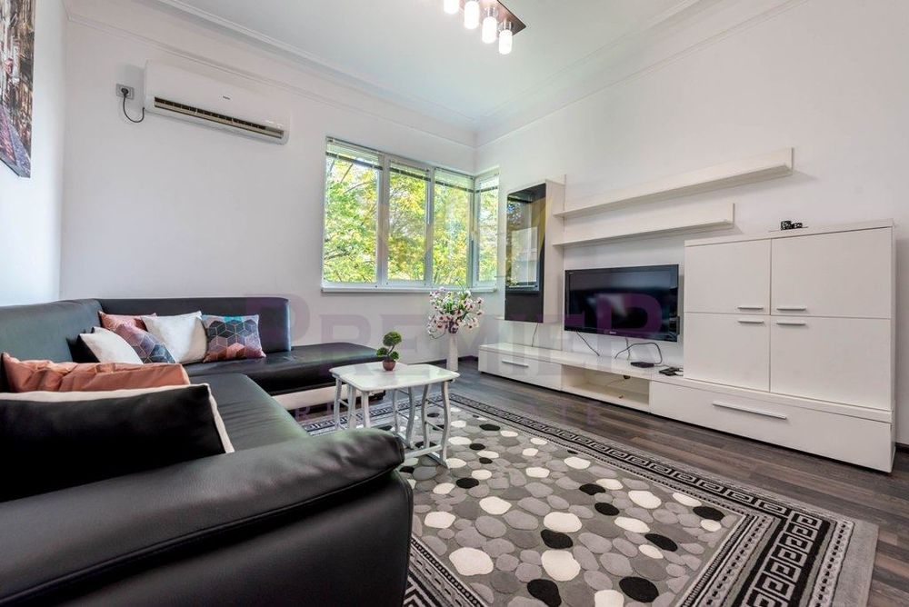 Дава се под наем Тристаен апартамент в Варна, Център - 110 кв.м за 1000 € - Снимка #9