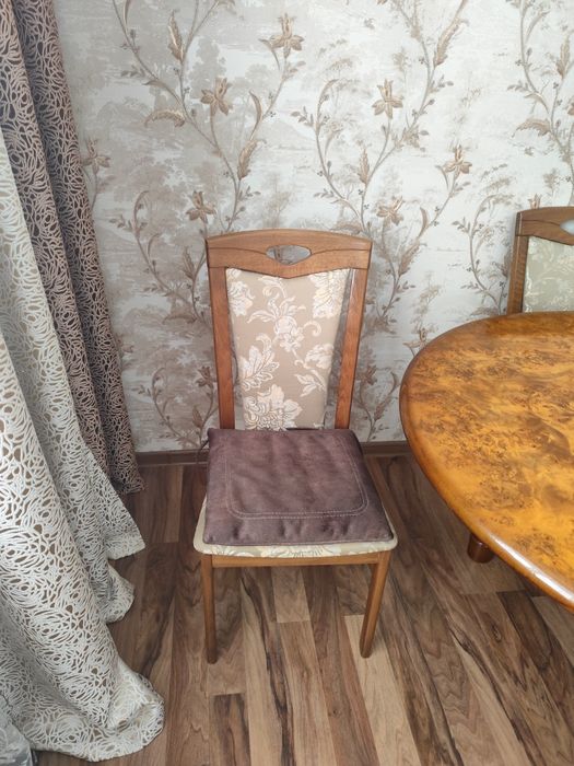 Продам стол и 12 стульев