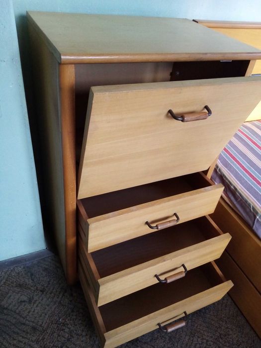 Спален комплект мебели-спалня, 2нощни шкафчета, тоалетка, гордероб.