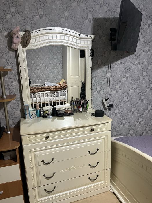 Продам спальный гарнитур