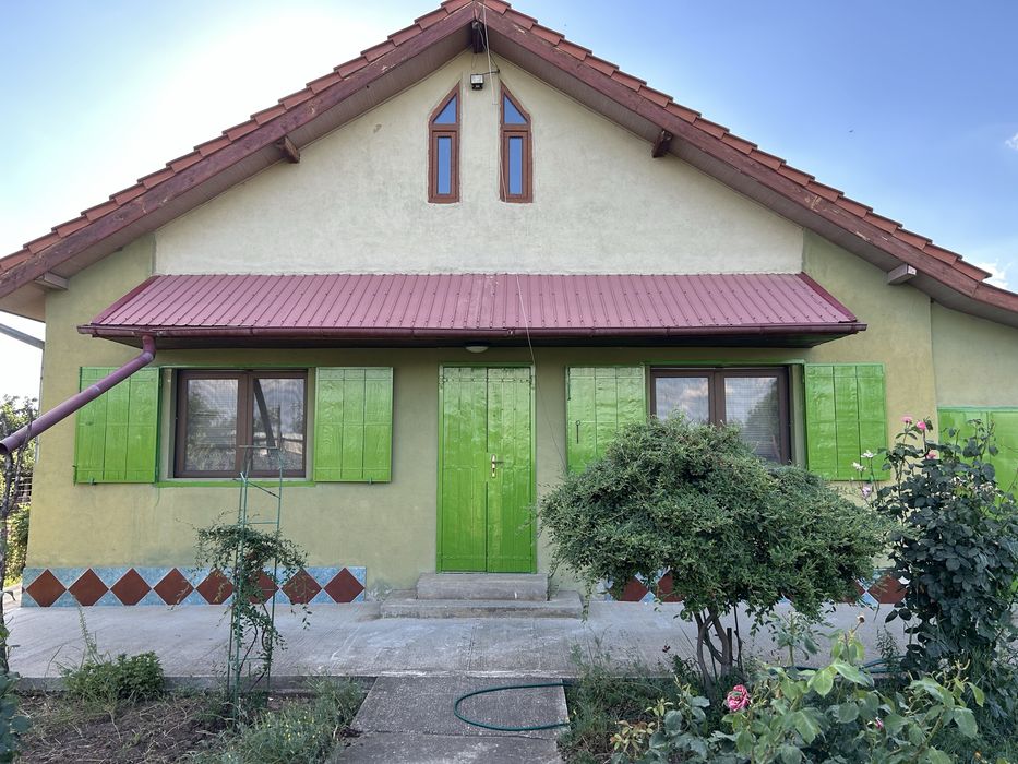 Casa de vanzare pentru cei cu dragoste de gradina